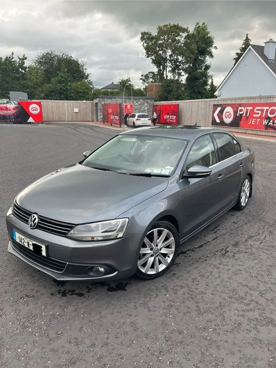 2014 Volkswagen Jetta Highline - Image 1