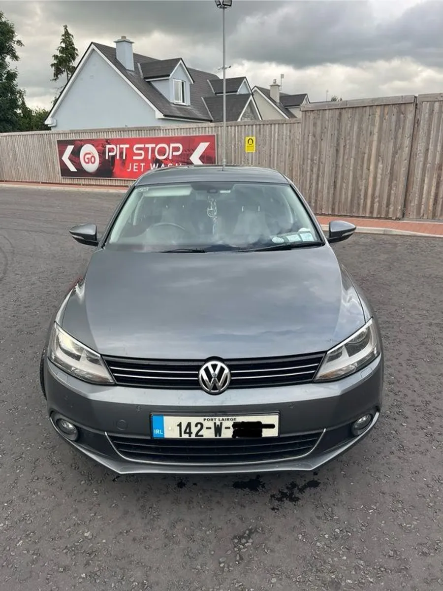 2014 Volkswagen Jetta Highline - Image 2