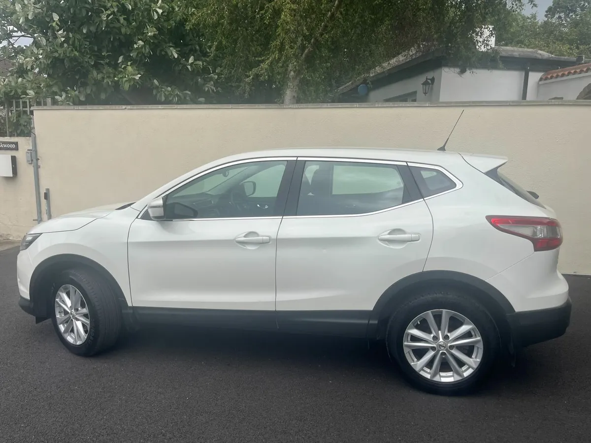 Nissan Qashqai 2015 - Image 1