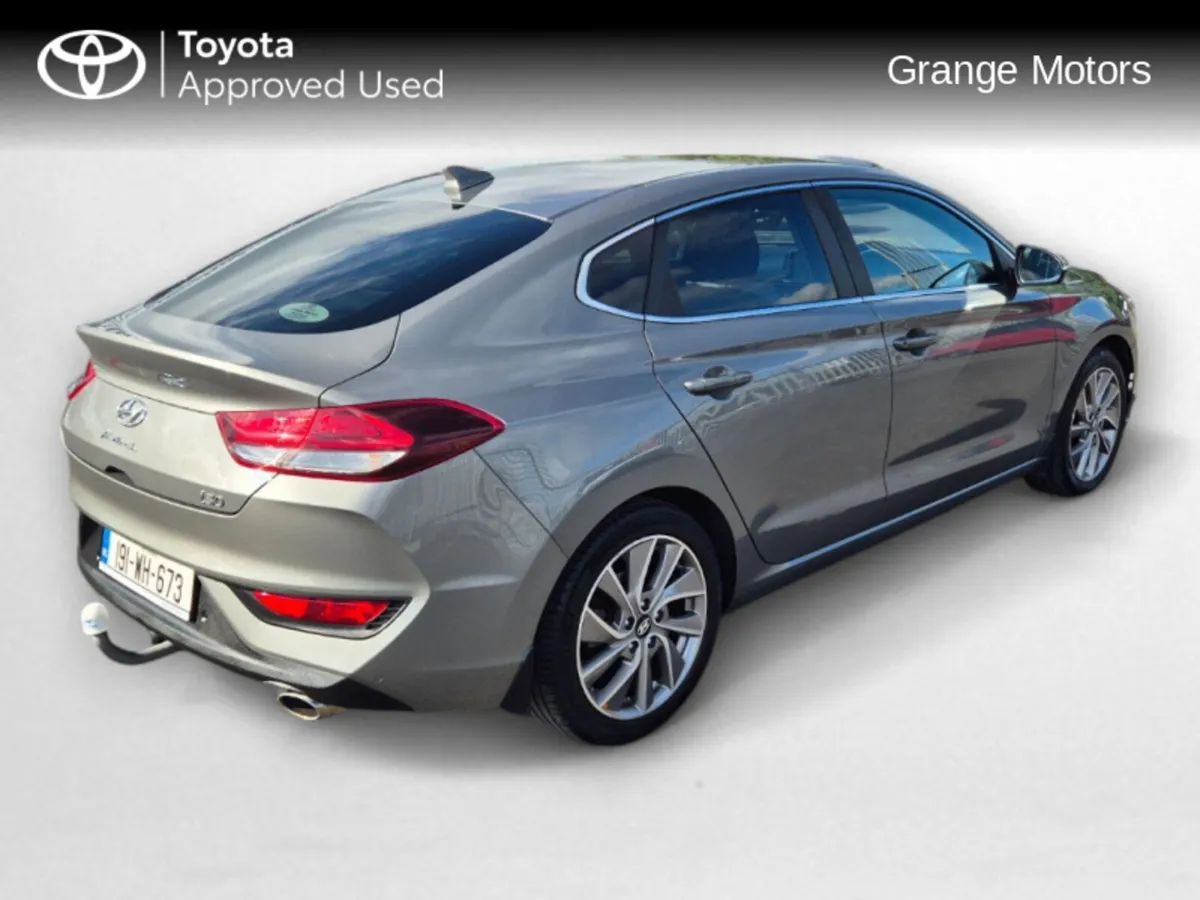 Hyundai i30 1.6 CRDI FASTBACK 5DR - Image 3