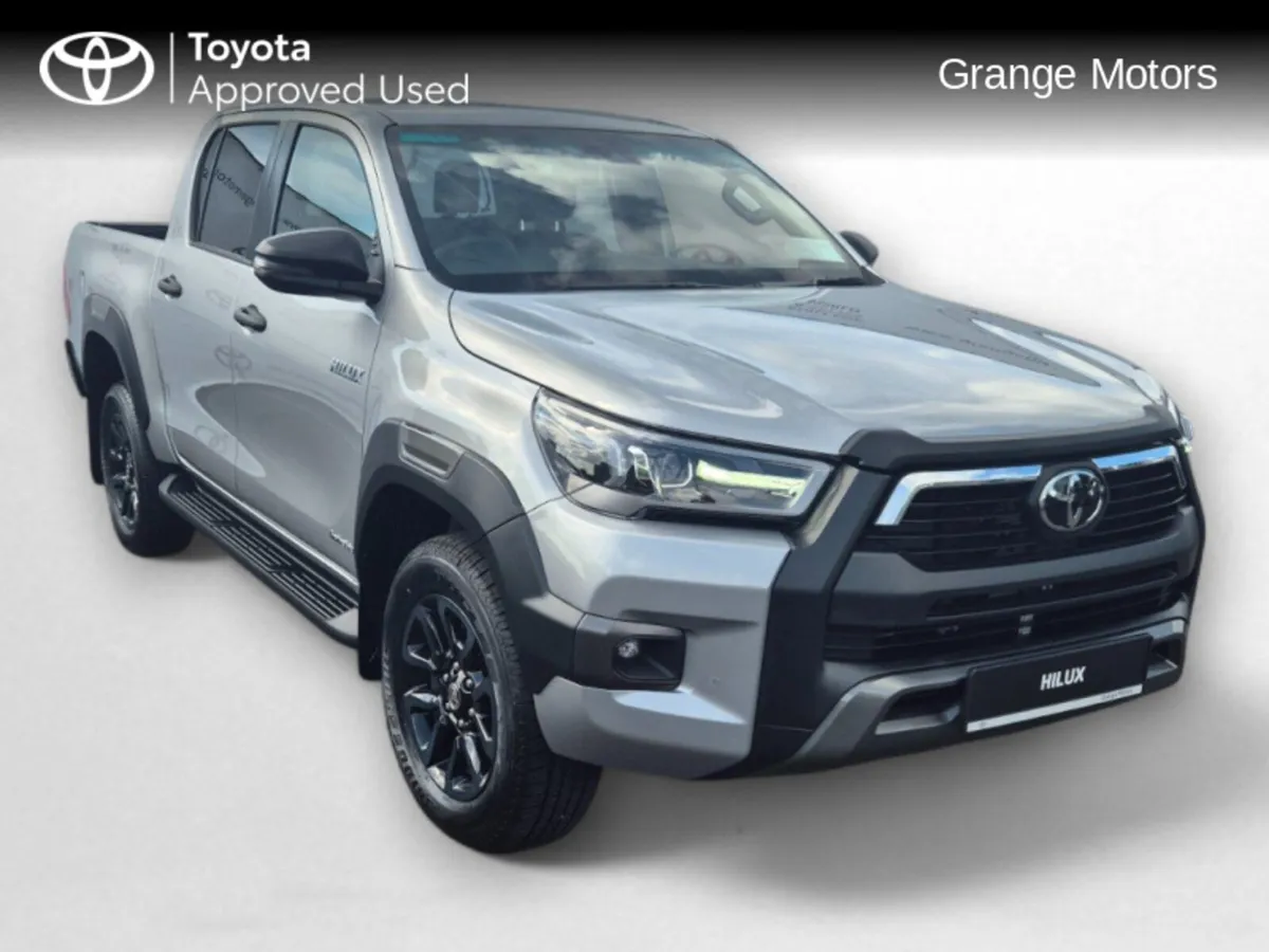 Toyota Hilux 2.8 INVINCIBLE CREWCAB - Image 1