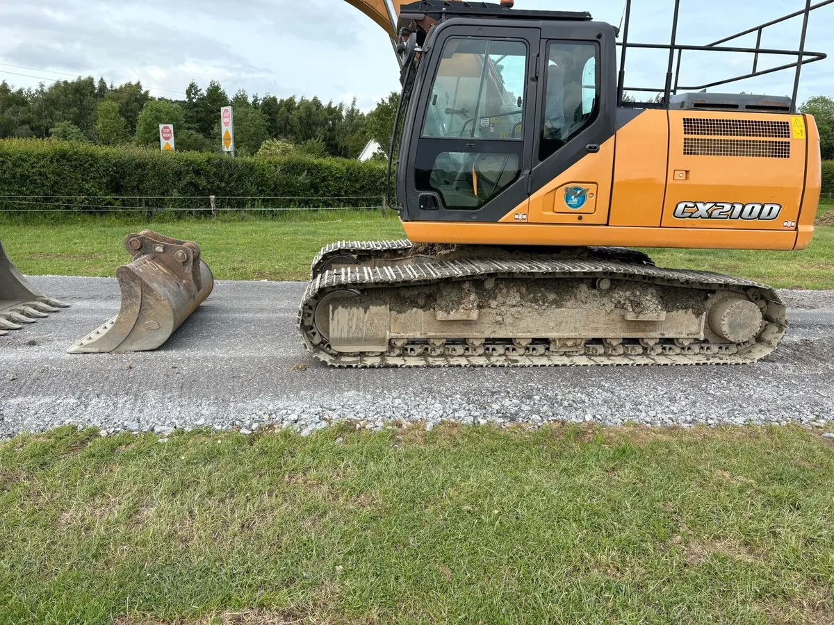 2017 case 210D - Image 4