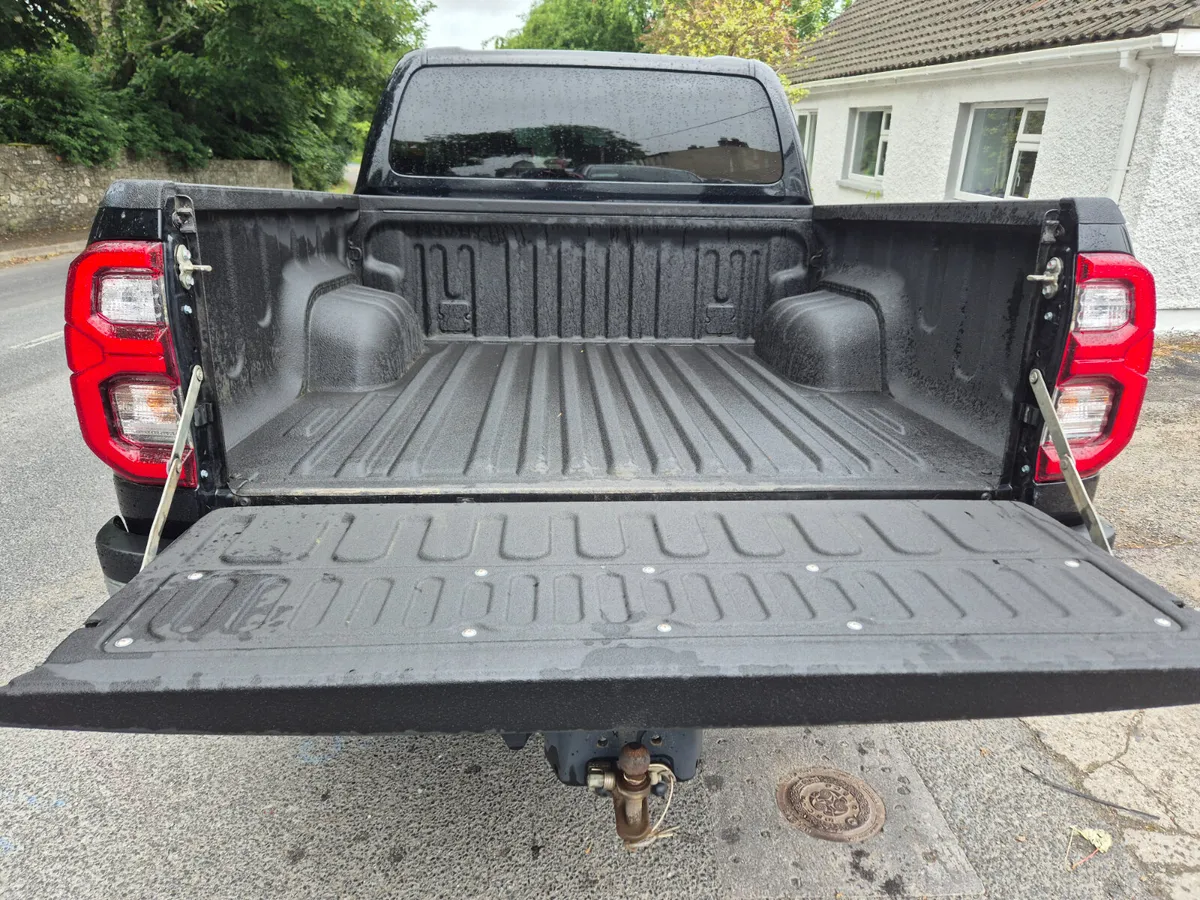 Toyota Hilux 2021 - Image 4