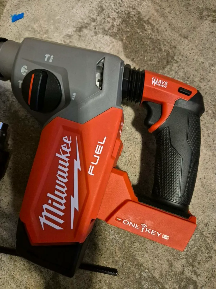 Milwaukee M18ONEFHX Fuel SDS-PLUS Hammer Drill Bod - Image 2