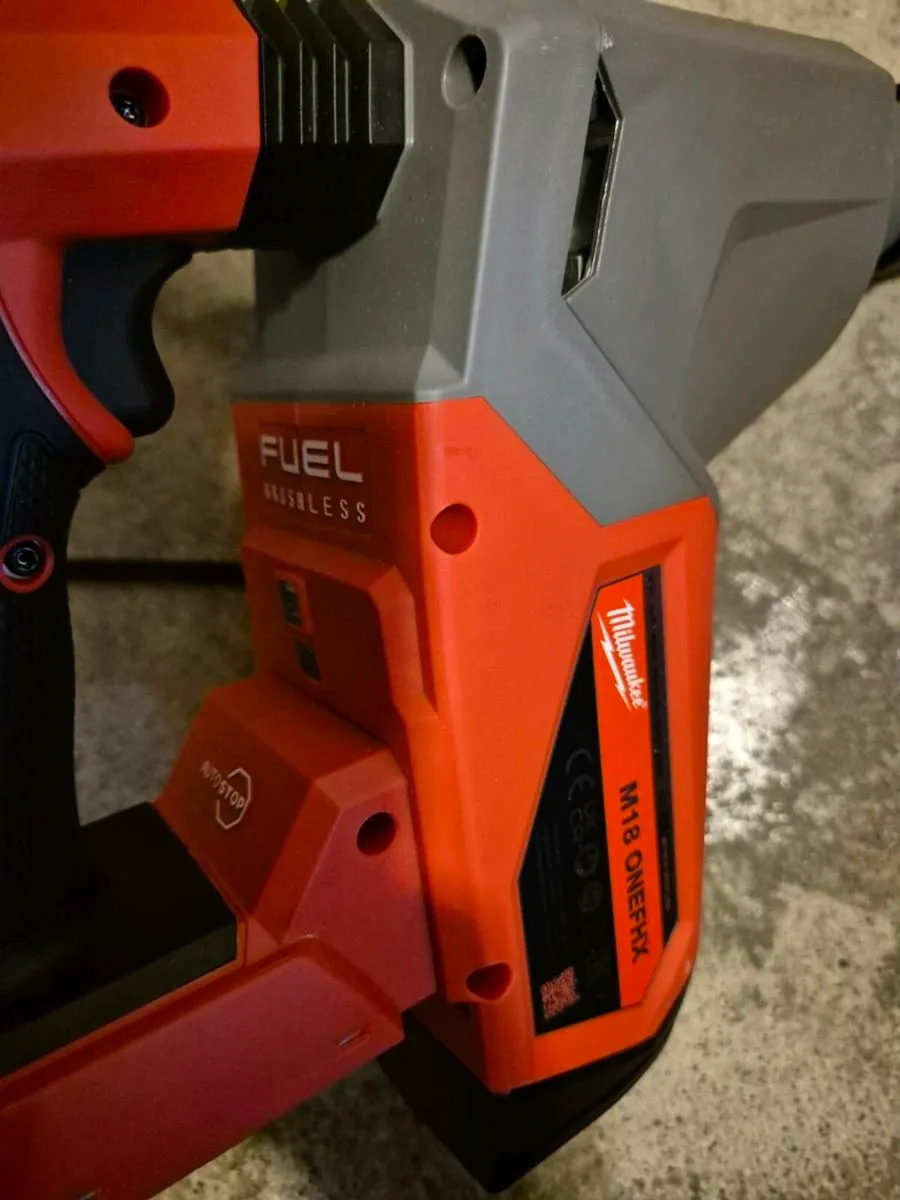 Milwaukee M18ONEFHX Fuel SDS-PLUS Hammer Drill Bod - Image 4