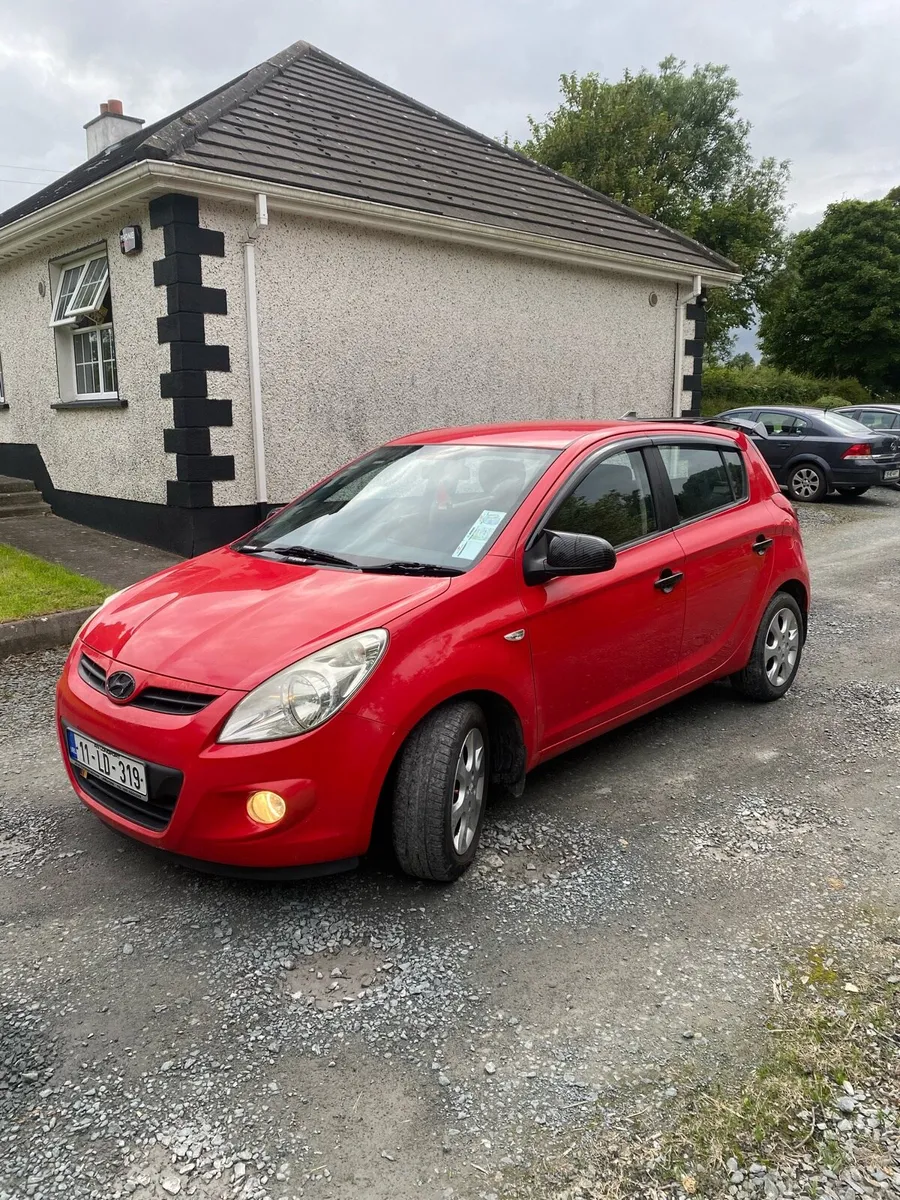 Hyundai i20 2011 test and tax - Image 2