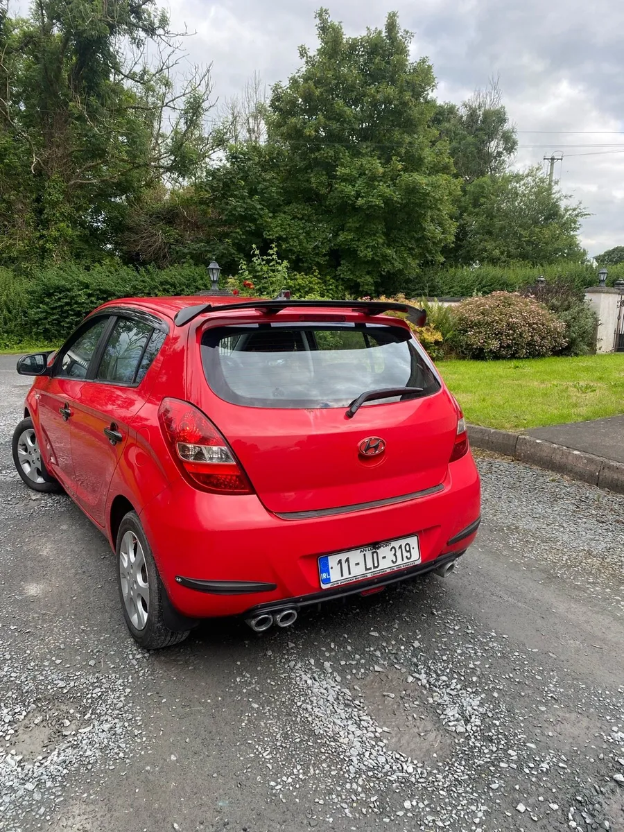 Hyundai i20 2011 test and tax - Image 3