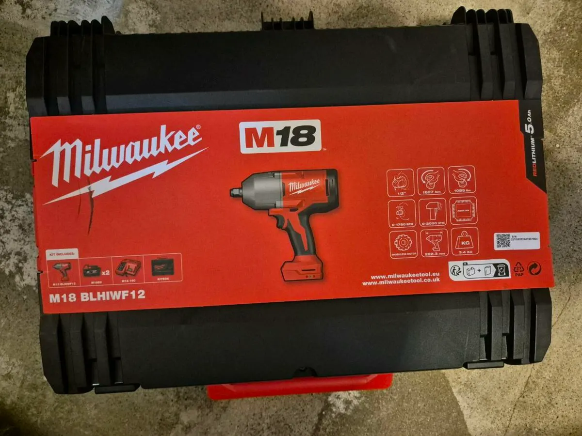 Milwaukee M18 Brushless 1/2' Impact Wrench Kit - Image 1