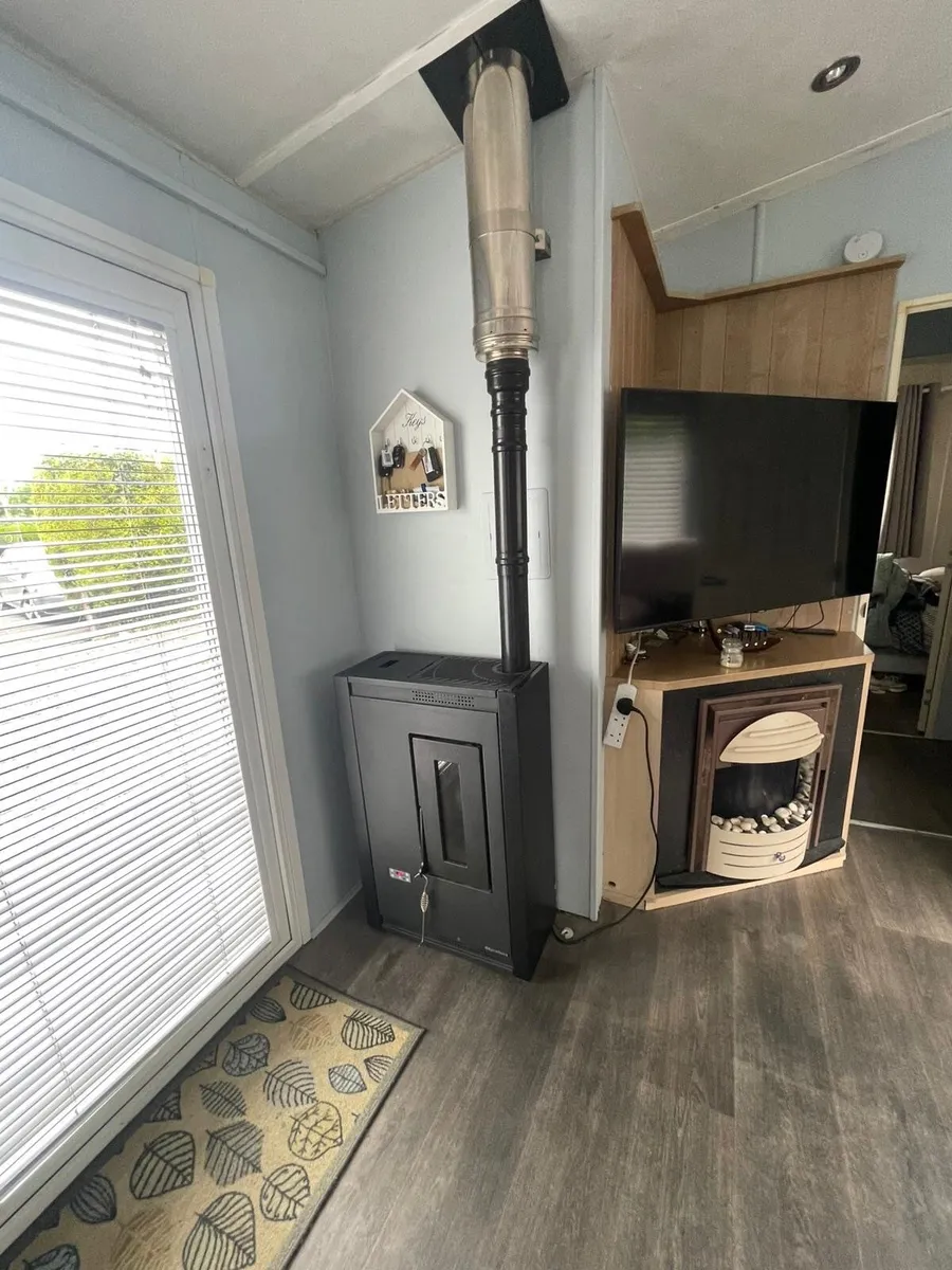 Mobile home - Image 1