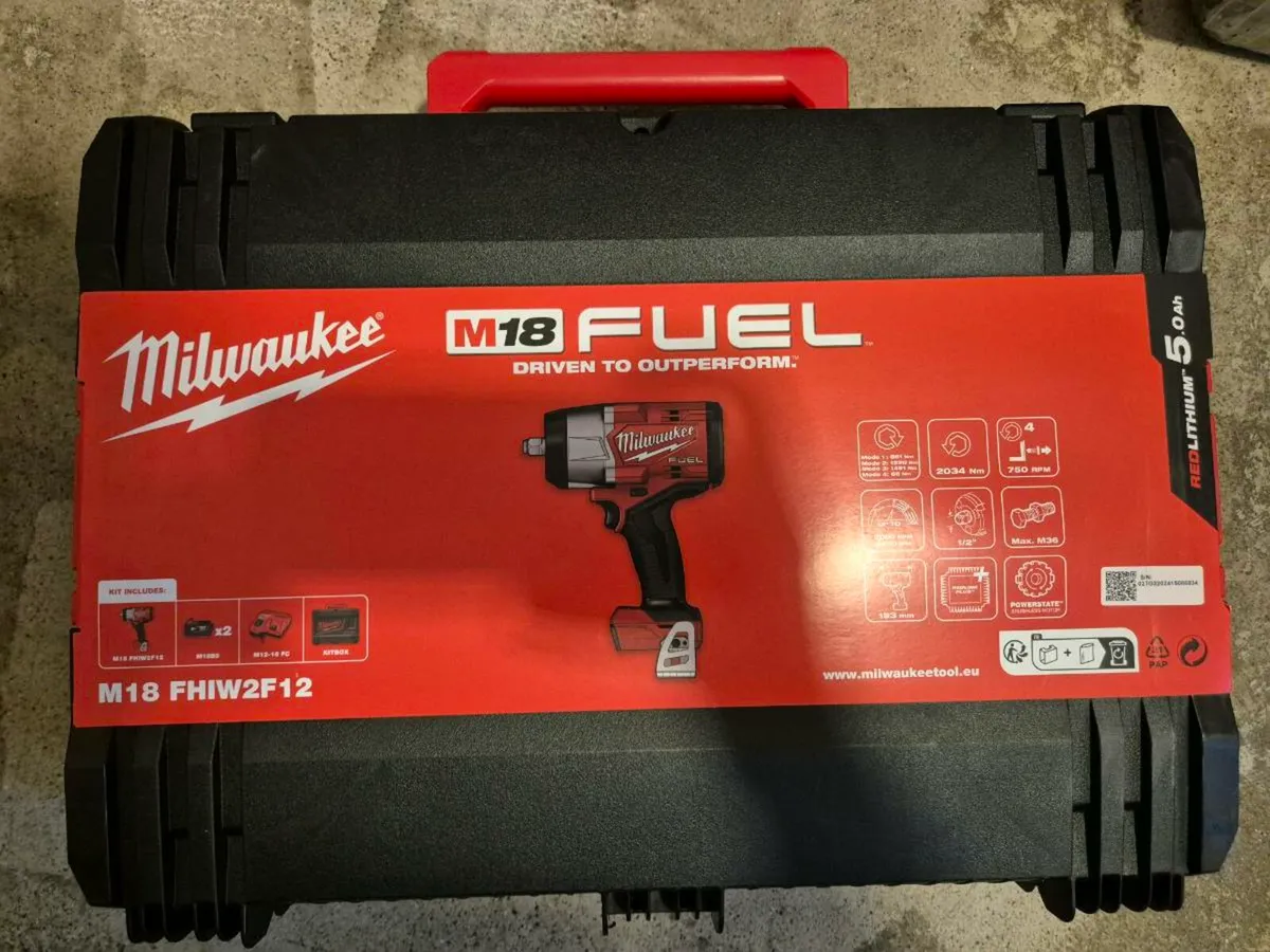 Milwaukee M18 Fuel Gen4 1/2' High Tourqe Wrench Ki - Image 1