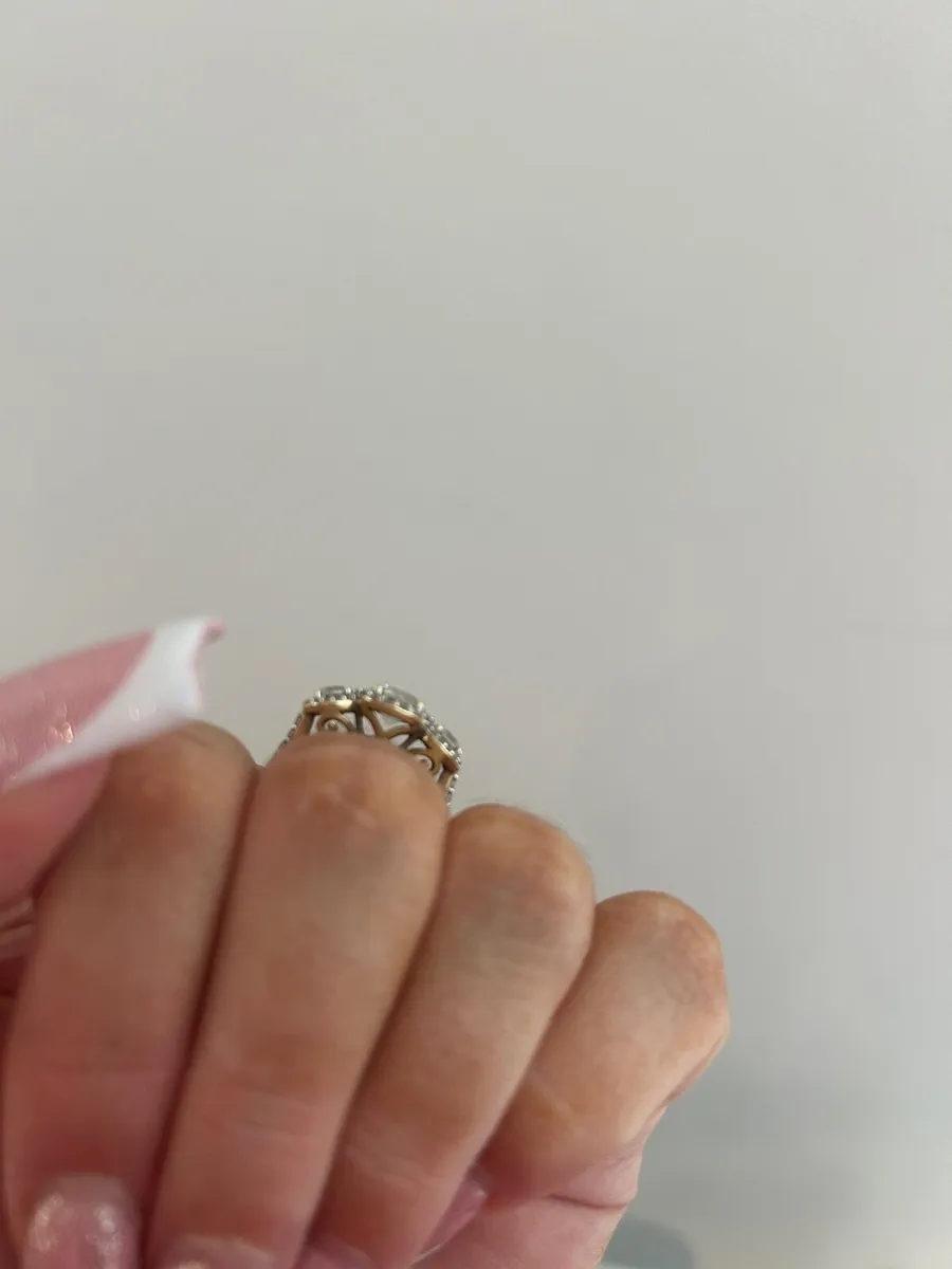 9ct Gold Trilogy Ring - Image 4