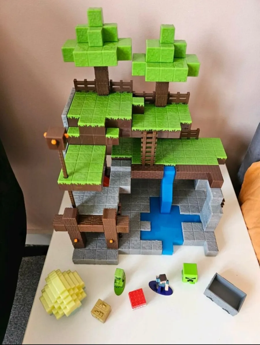 Minecraft house & Nerf - Image 2