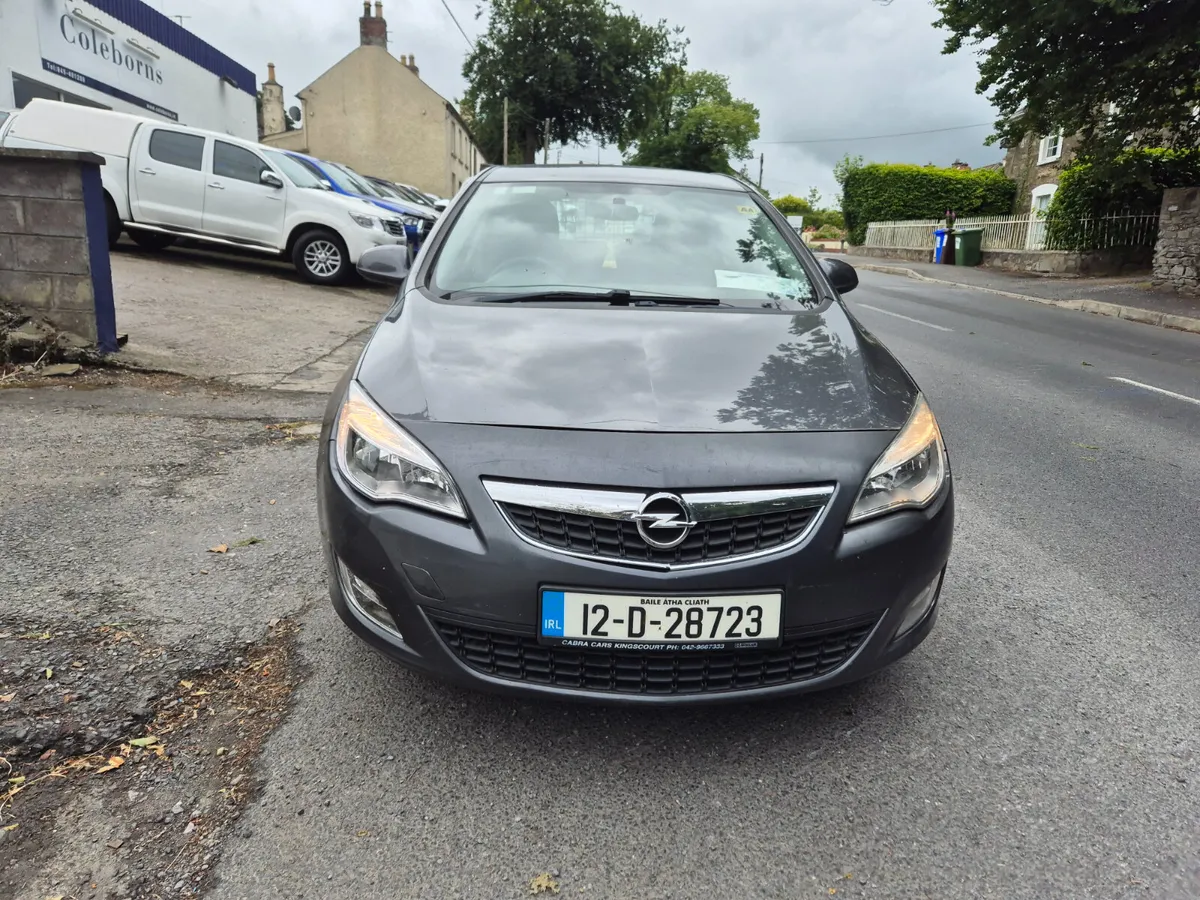 Opel Astra 2012 - Image 1