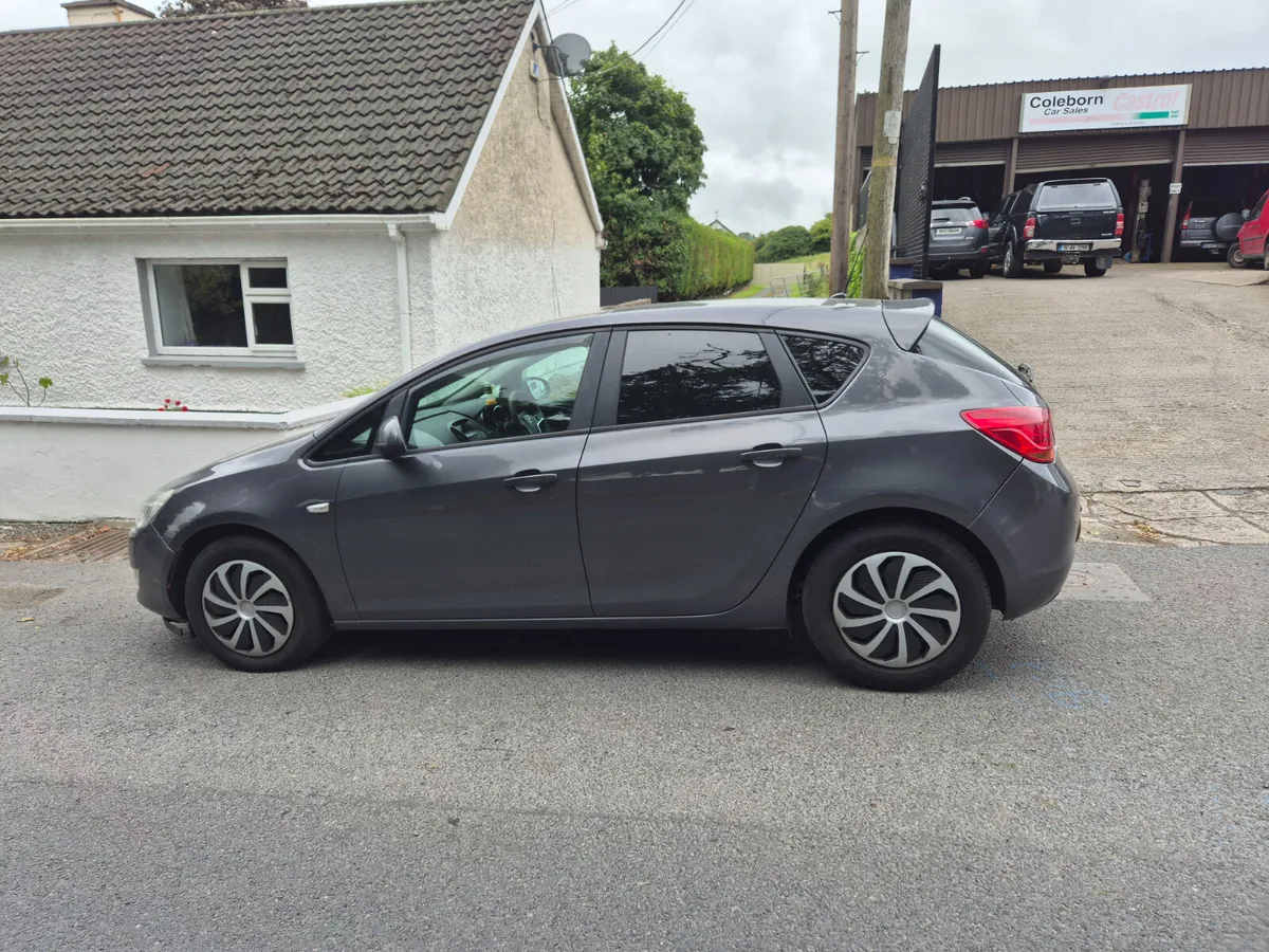 Opel Astra 2012 - Image 3