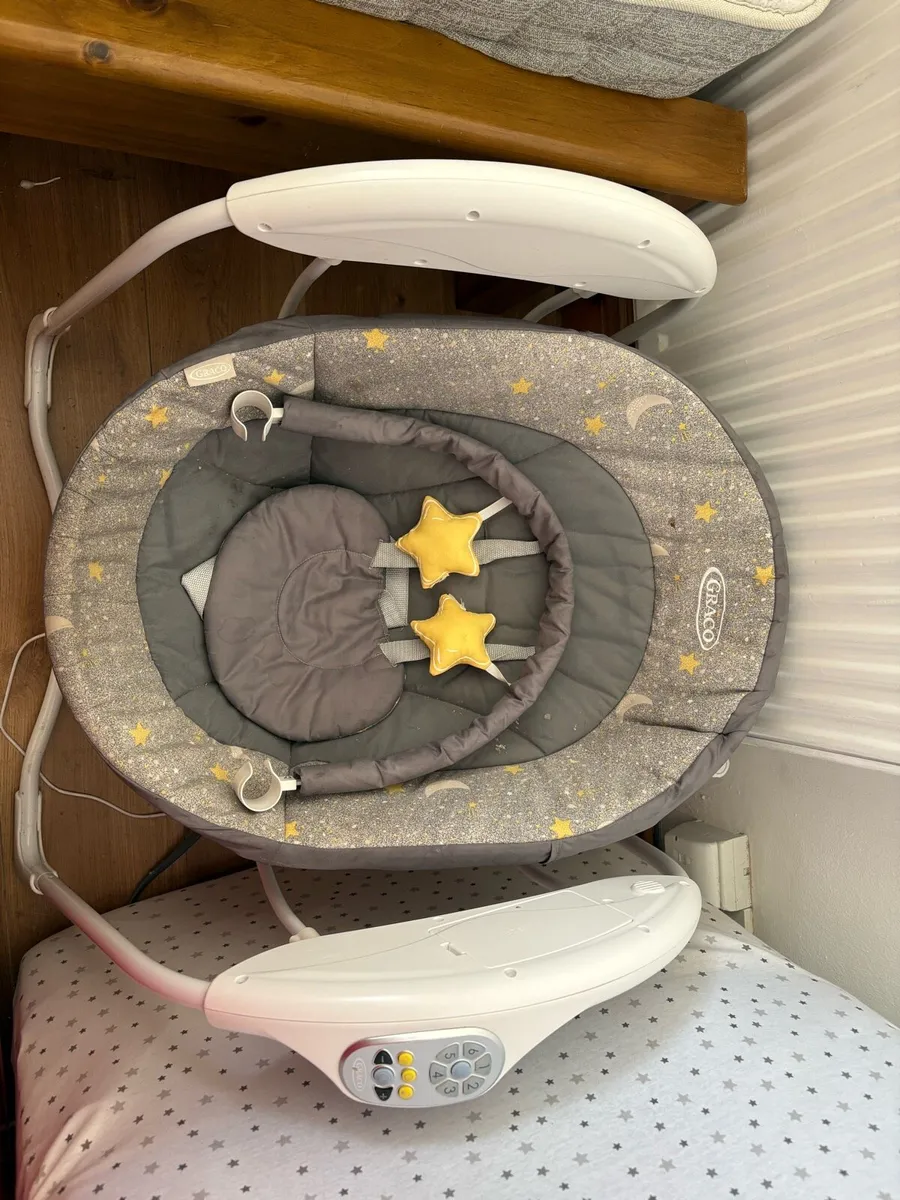 Baby swing and sings songs - Image 2