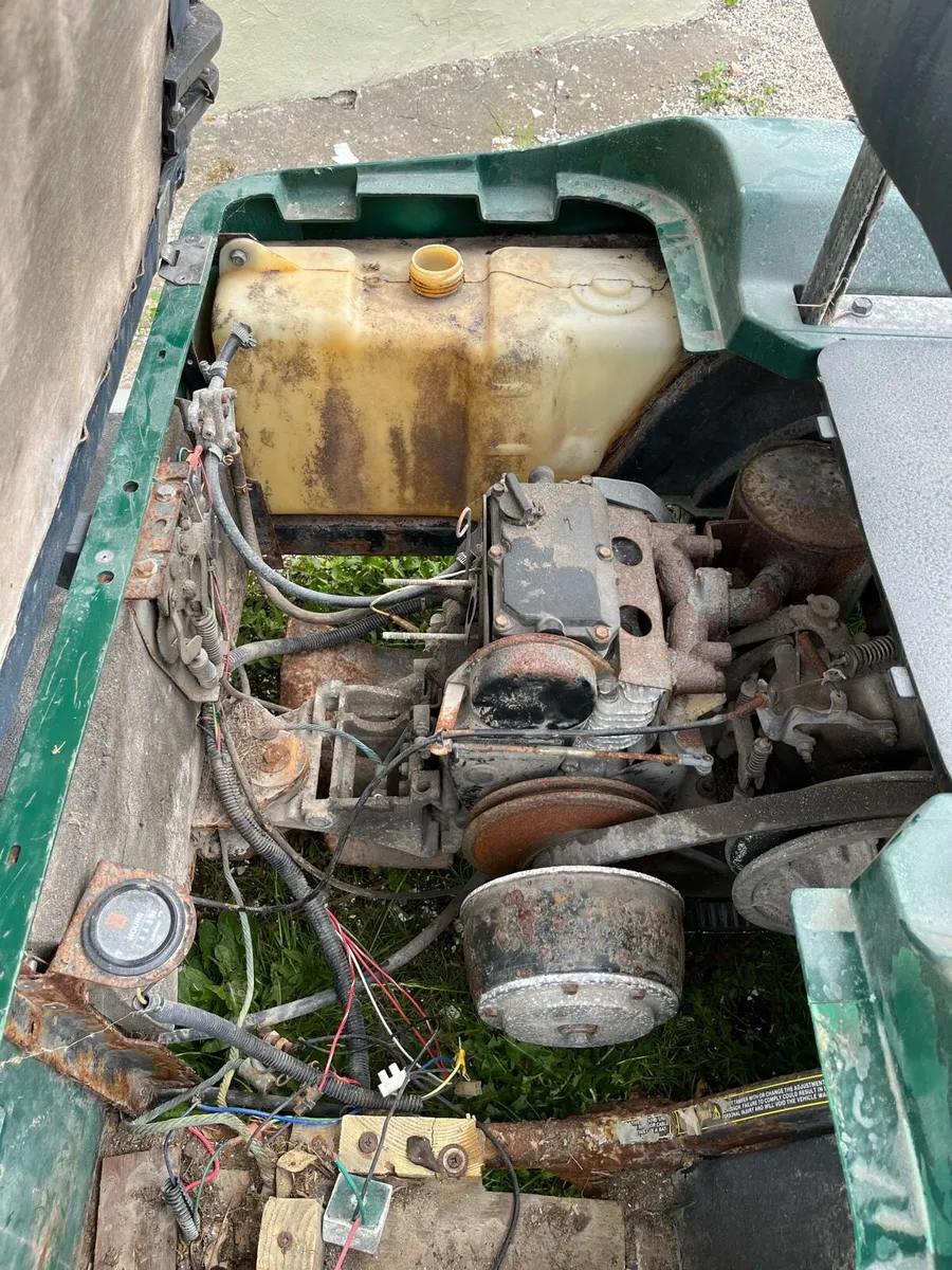 Ezgo petrol golf buggy - Image 2