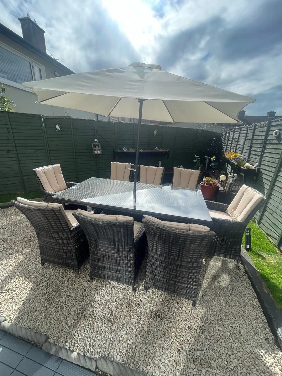 Garden table and chairs - Image 1