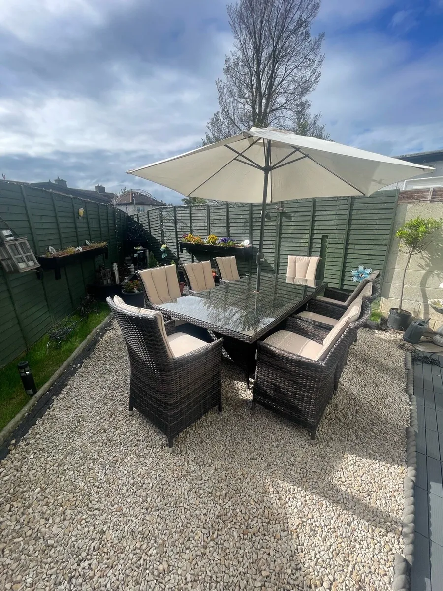 Garden table and chairs - Image 3