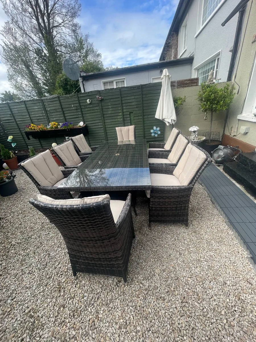 Garden table and chairs - Image 4