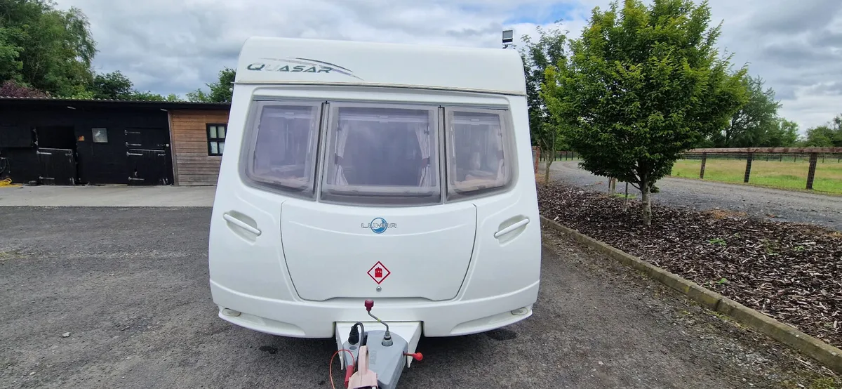 Lunar Quasar 546 x6 berth caravan - Image 2