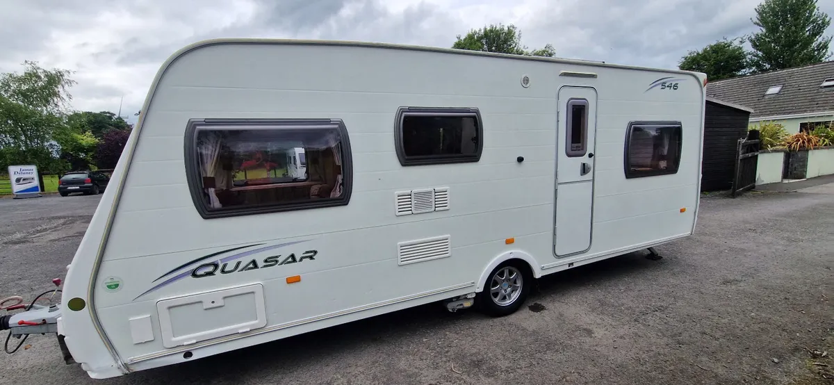 Lunar Quasar 546 x6 berth caravan - Image 4