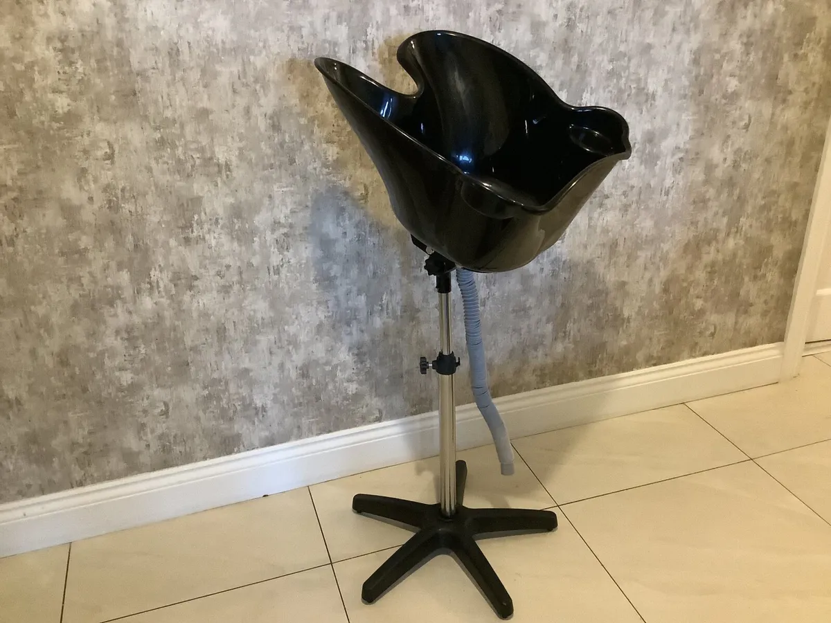 Portable hair wash basin - Image 1