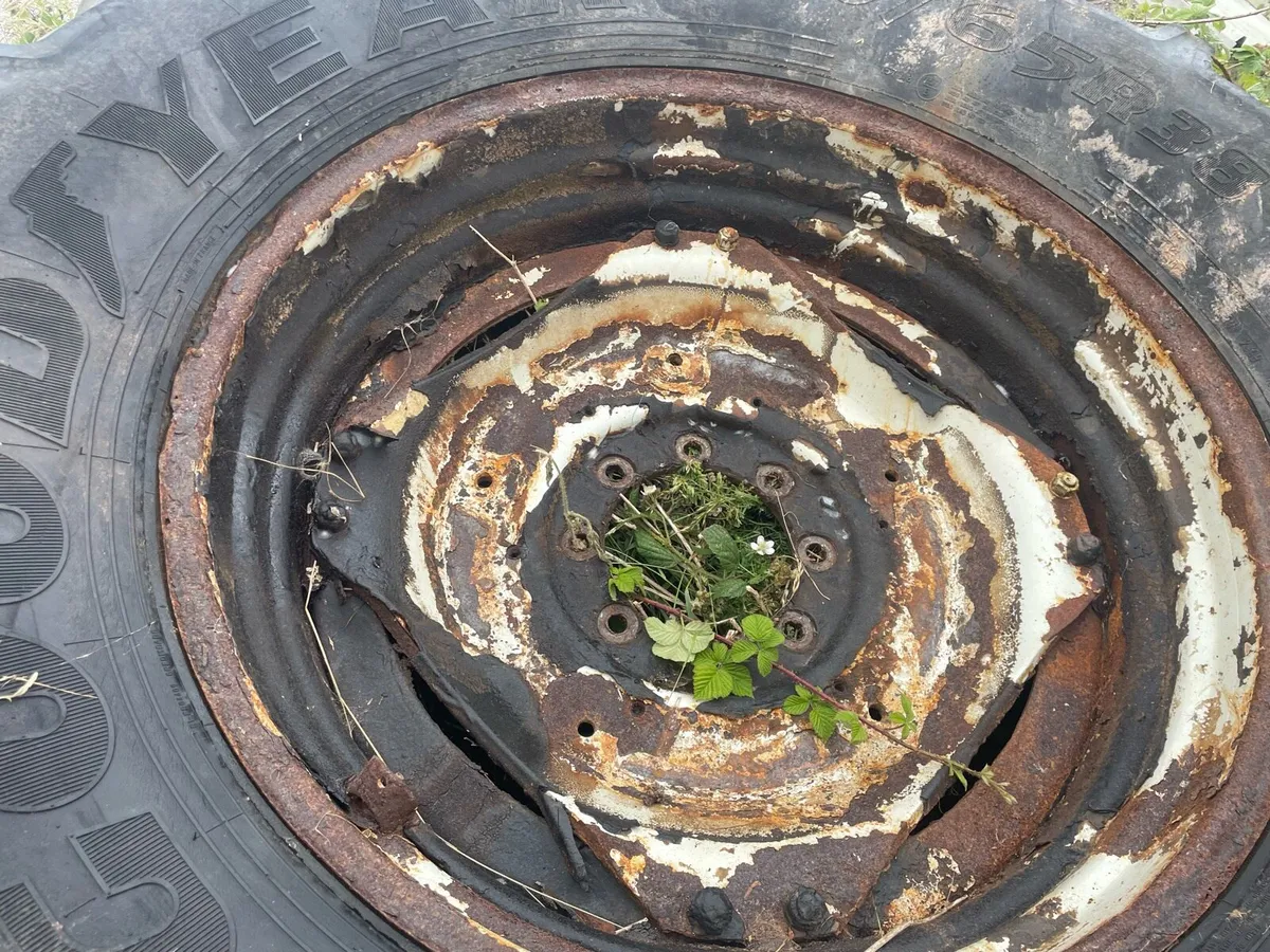 650/65 R38 Tyres - Image 3