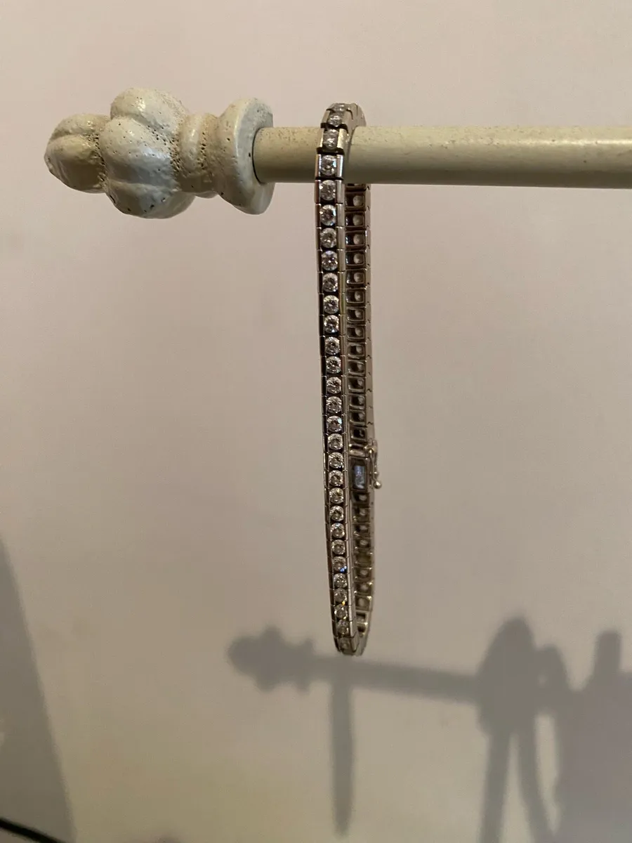 Stunning 5ct diamond tennis bracelet - Image 2