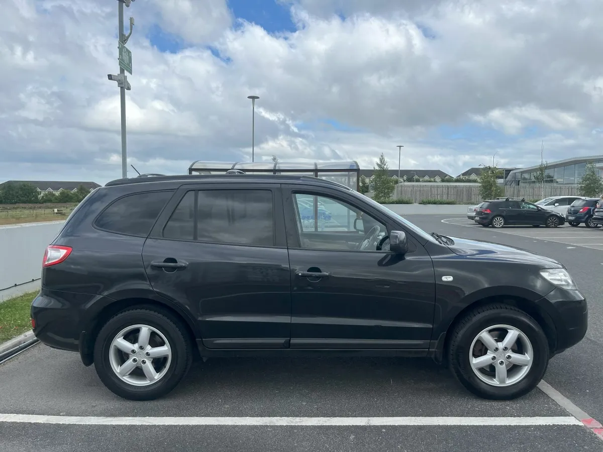 Hyundai Santa Fe 2009 - Image 1