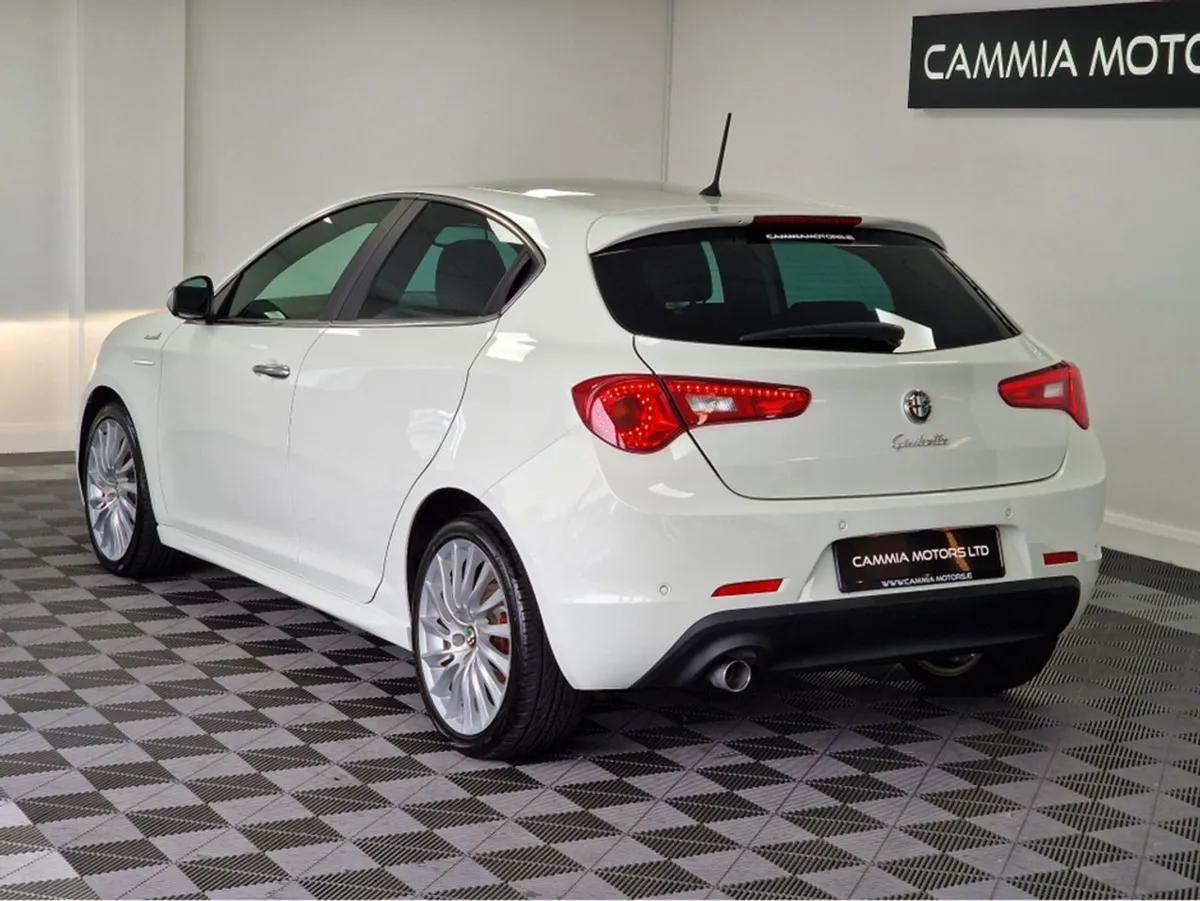 Alfa Romeo Giulietta 1.4t Sportiva 4DR Auto - Image 3