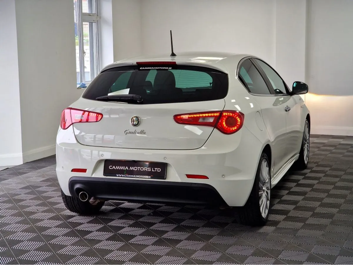 Alfa Romeo Giulietta 1.4t Sportiva 4DR Auto - Image 4