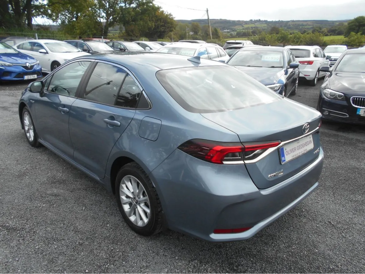Toyota Corolla Luna Saloon Auto (camera) - Image 3