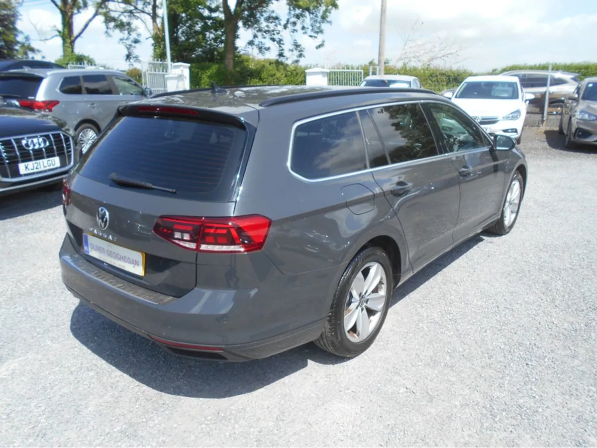 Volkswagen Passat SE NAV 2.0 TDI S-A Auto - Image 2