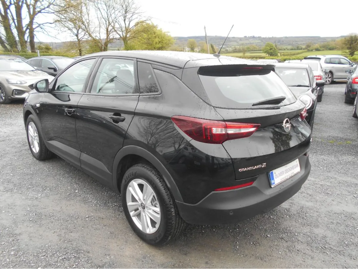Opel GRANDLAND X SC 1.2 130 BHP 6 Speed - Image 3