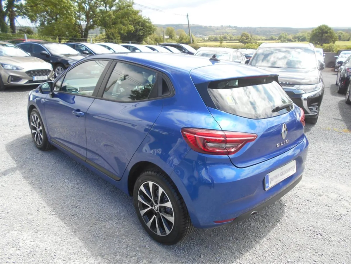Renault Clio Iconic TCe (cruise air Con park Sens - Image 3