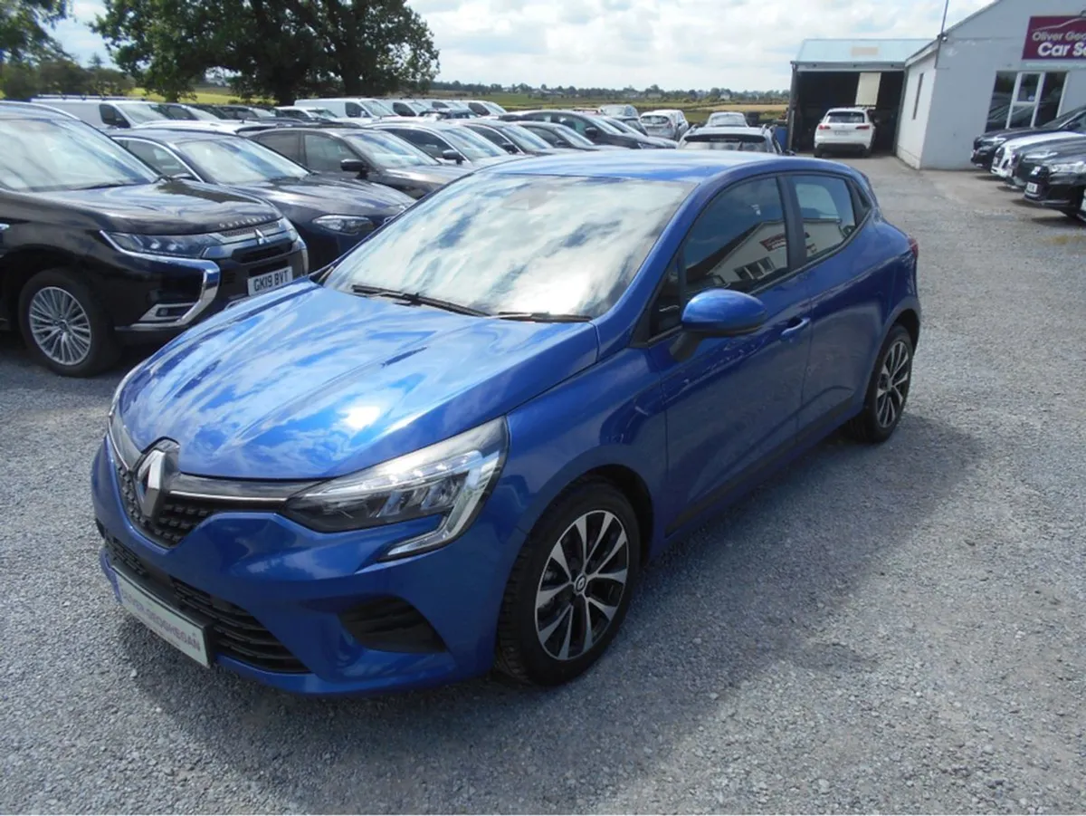Renault Clio Iconic TCe (cruise air Con park Sens - Image 4