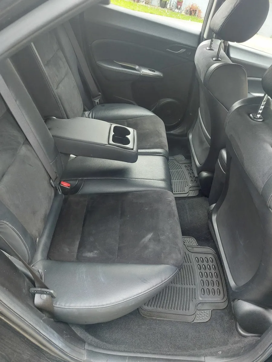 Honda Civic 2011 NCT&TAX MINT - Image 3