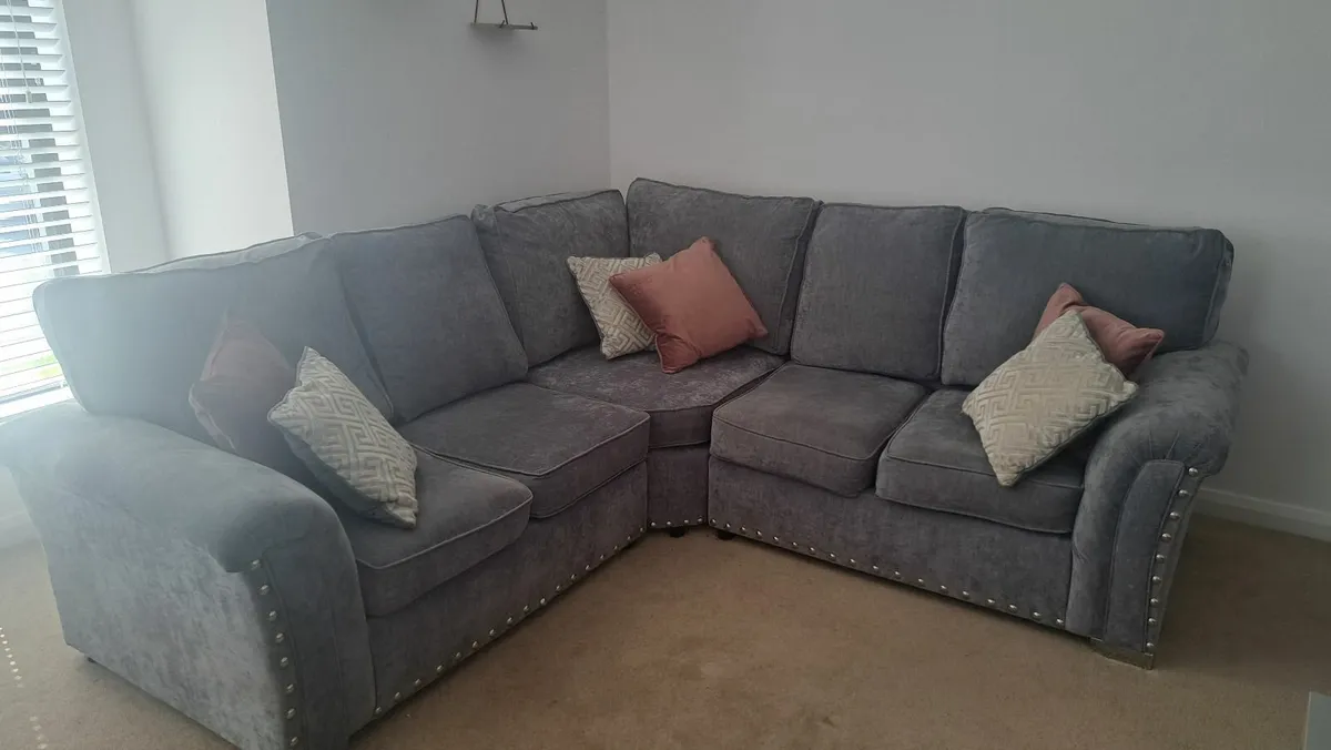 L Shaped Sofa and single chair - Image 1
