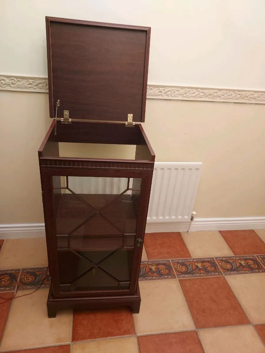 Record player cabinet - Image 1