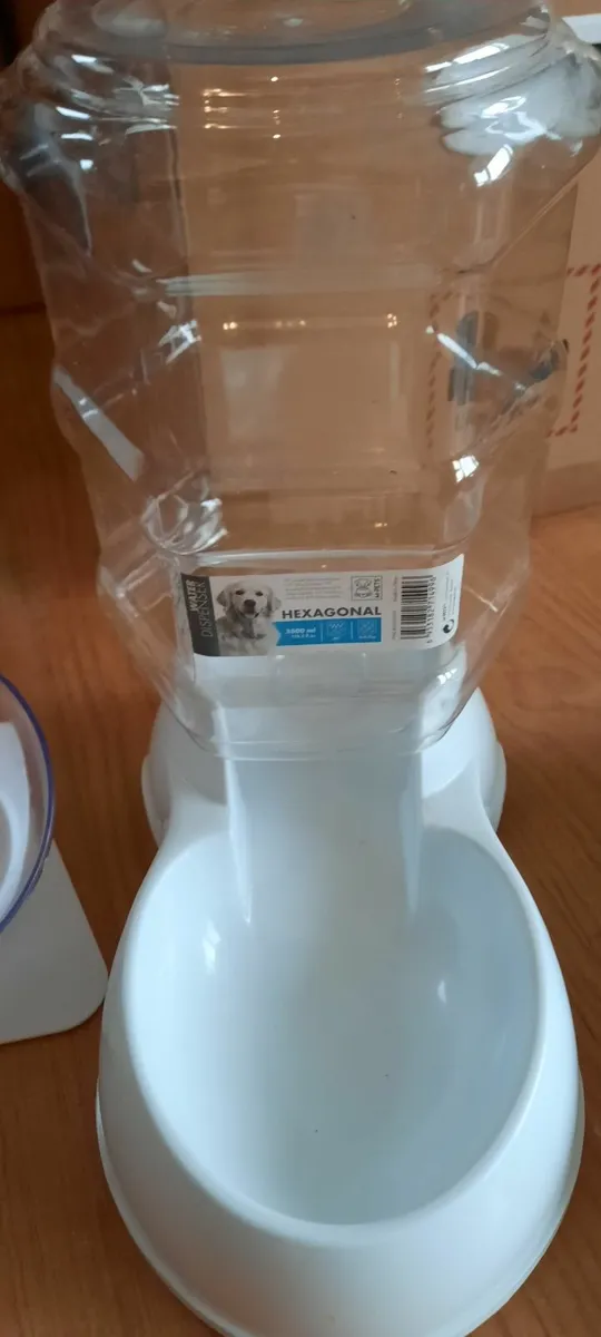 Pet feeding and automatic feeding dispensers/ acce - Image 1