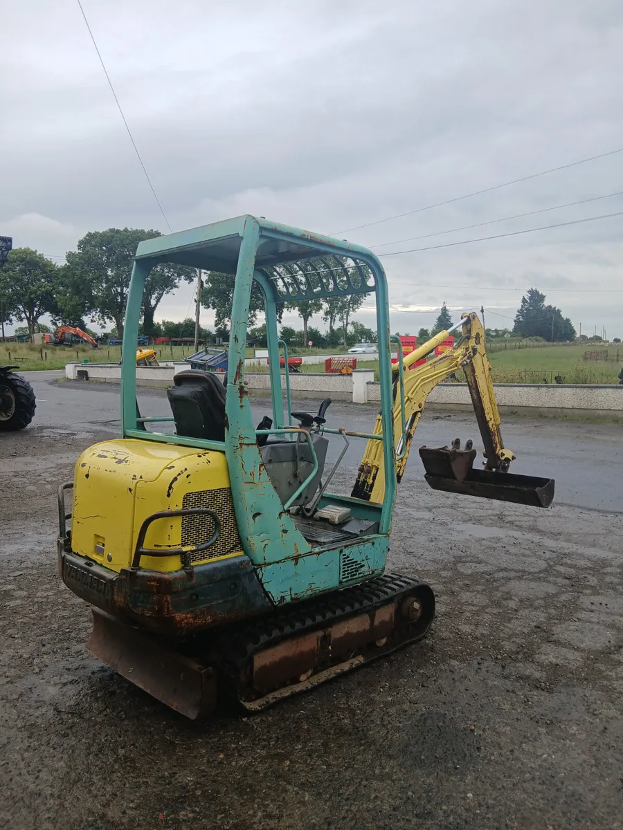 Yanmar mini digger for sale. - Image 2