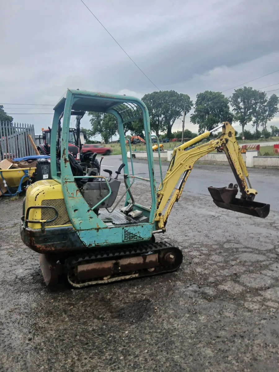 Yanmar mini digger for sale. - Image 3