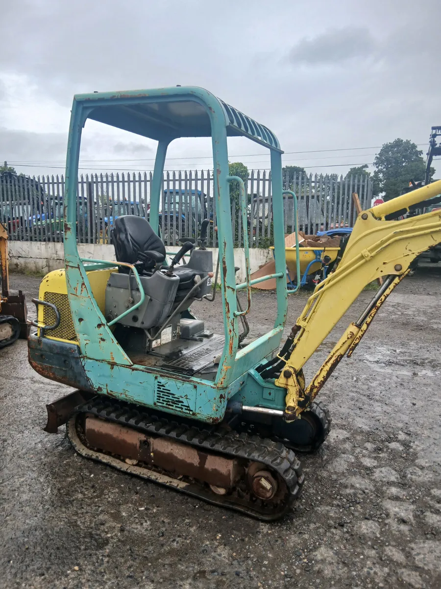 Yanmar mini digger for sale. - Image 4