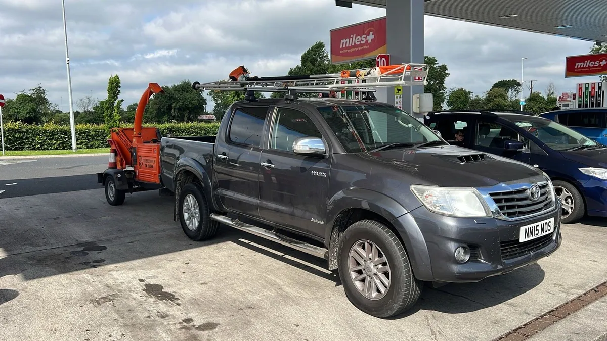 2015 TOYOTA HILUX - Image 1