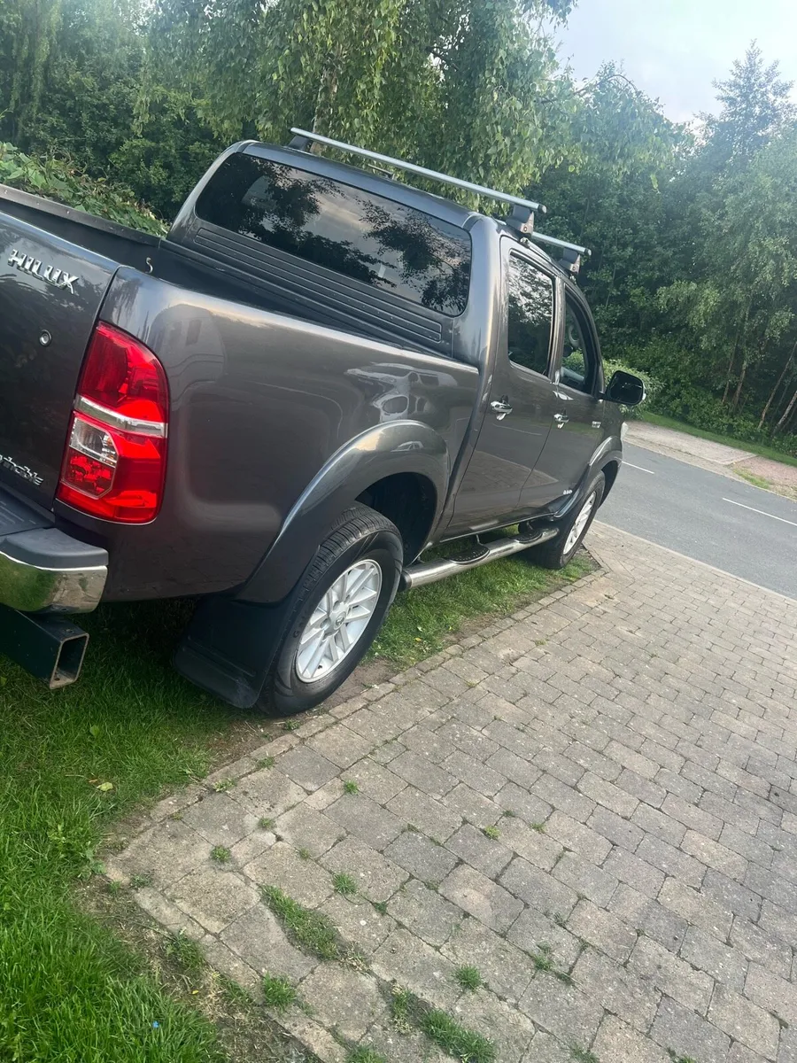 2015 TOYOTA HILUX - Image 2