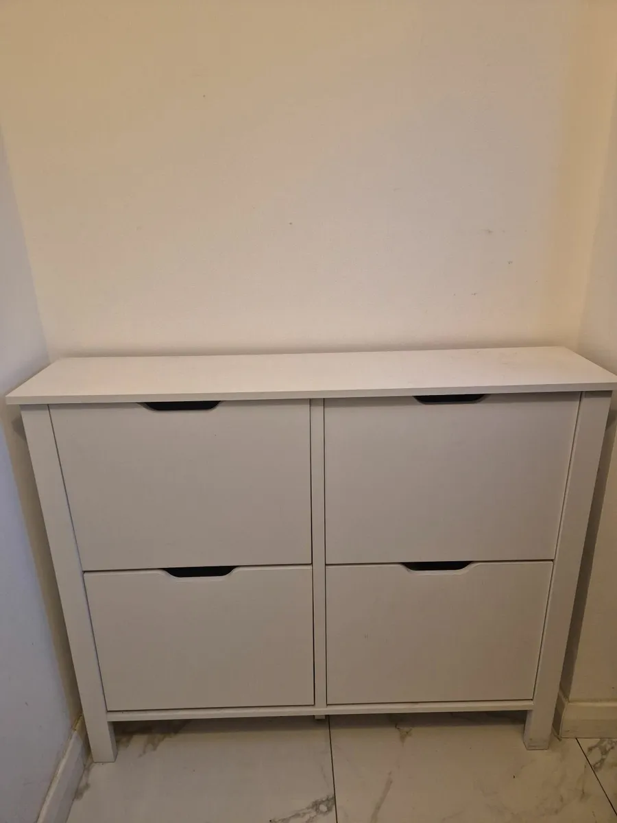 Shoe cabinet