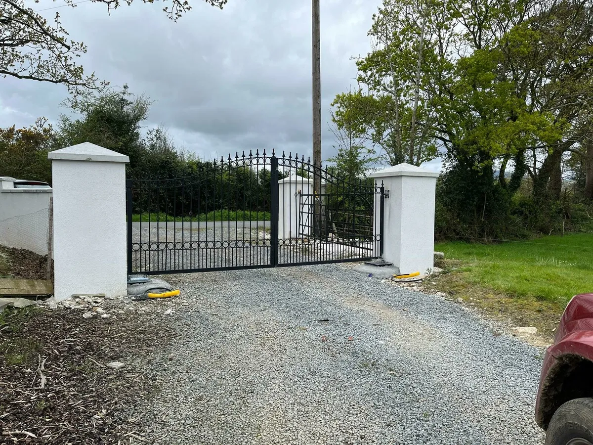 Entrance gates - Image 2