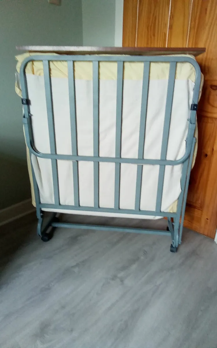 Fold up bed - Image 1