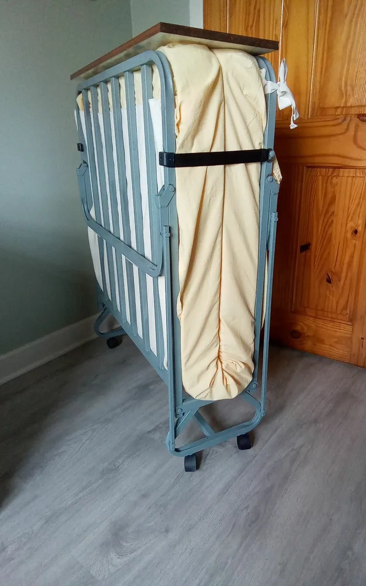 Fold up bed - Image 2