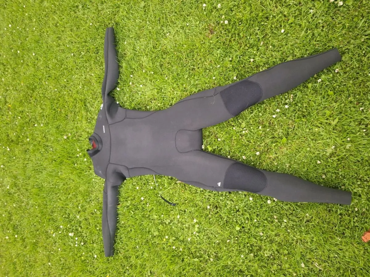 XL Quicksilver wetsuit - Image 1